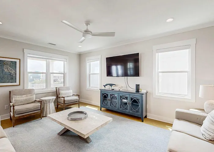 Sprawling Retreat With An Enclosed Pool Large Balcony Outdoor Shower & W&d Gulf Shores