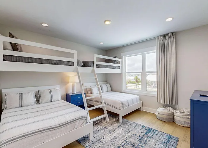 Holiday home Sprawling Retreat With An Enclosed Pool Large Balcony Outdoor Shower & W&d Gulf Shores