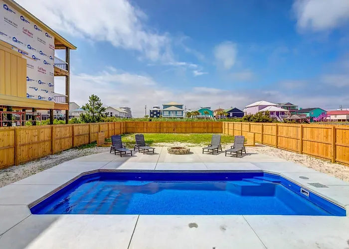 Sprawling Retreat With An Enclosed Pool Large Balcony Outdoor Shower & W&d